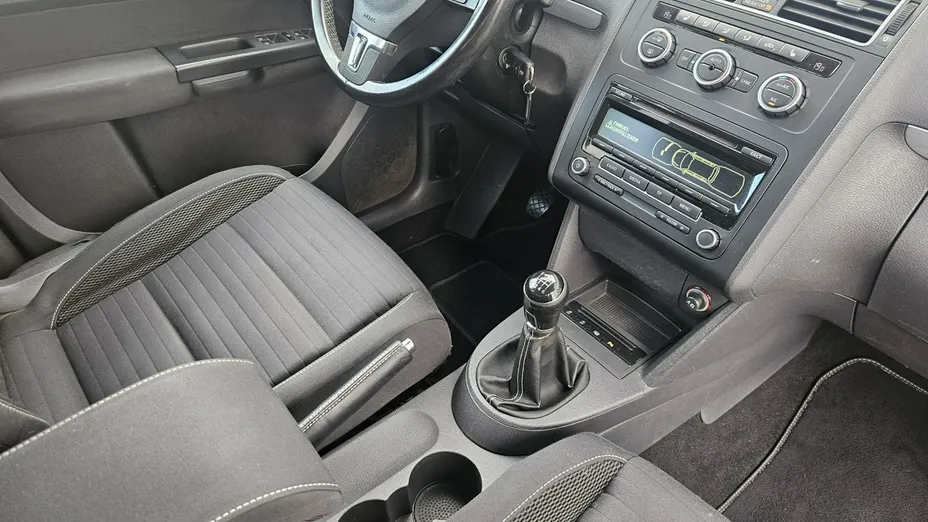 VOLKSWAGEN Touran -