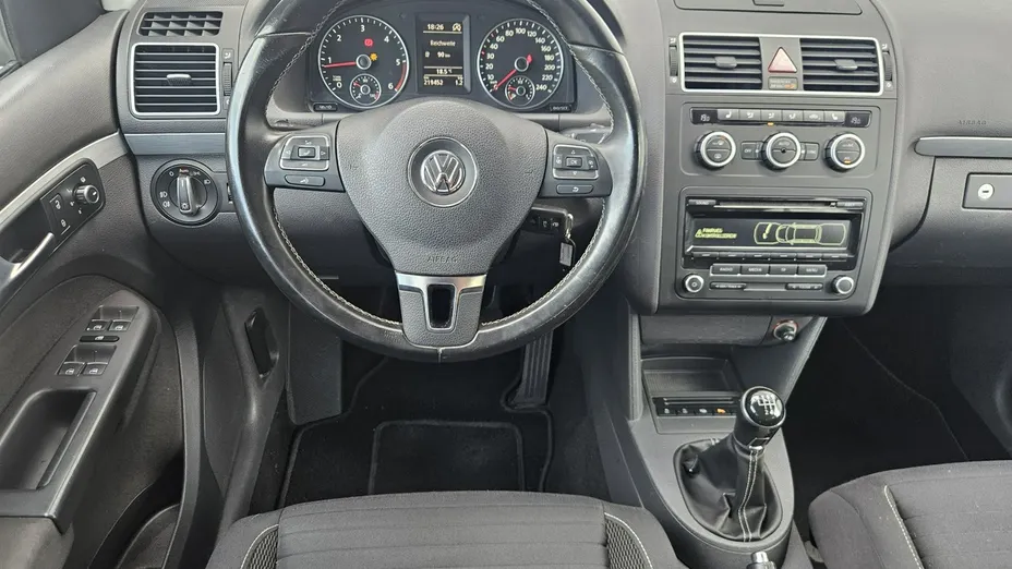 VOLKSWAGEN Touran -