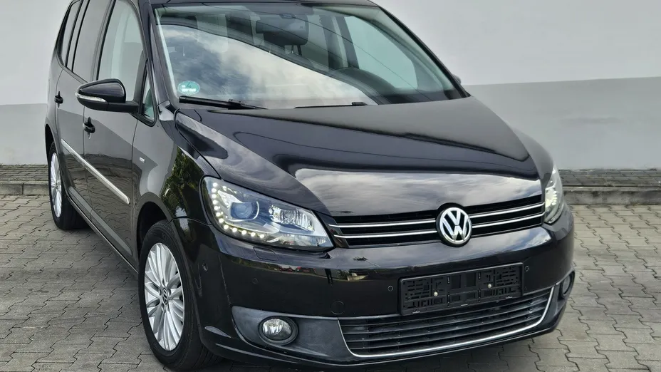 VOLKSWAGEN Touran -