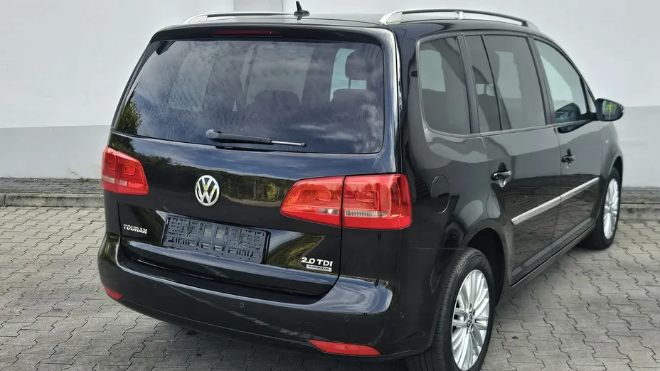 VOLKSWAGEN Touran -