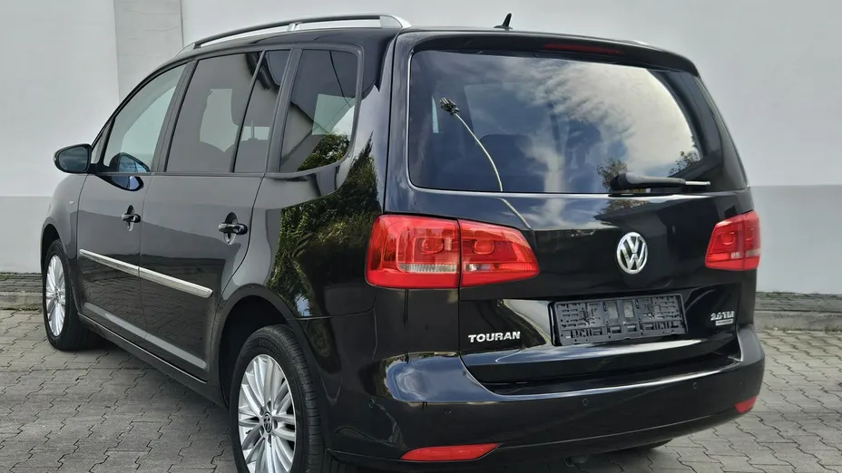VOLKSWAGEN Touran -