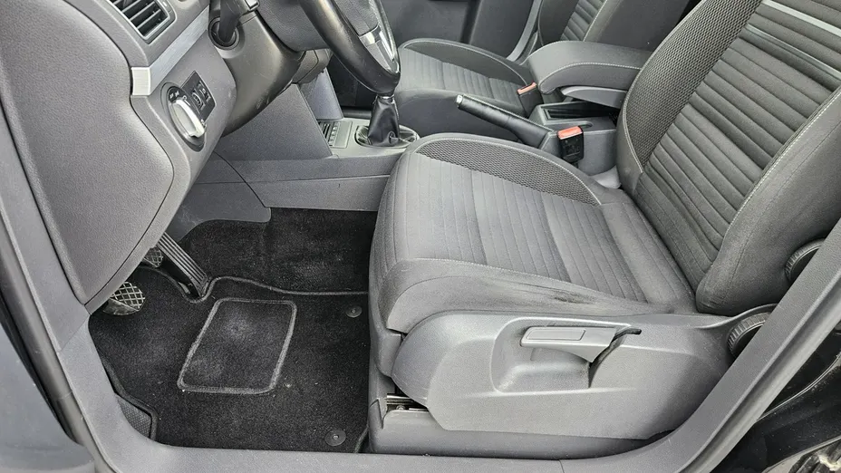 VOLKSWAGEN Touran -