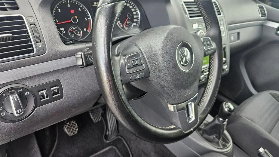 VOLKSWAGEN Touran -