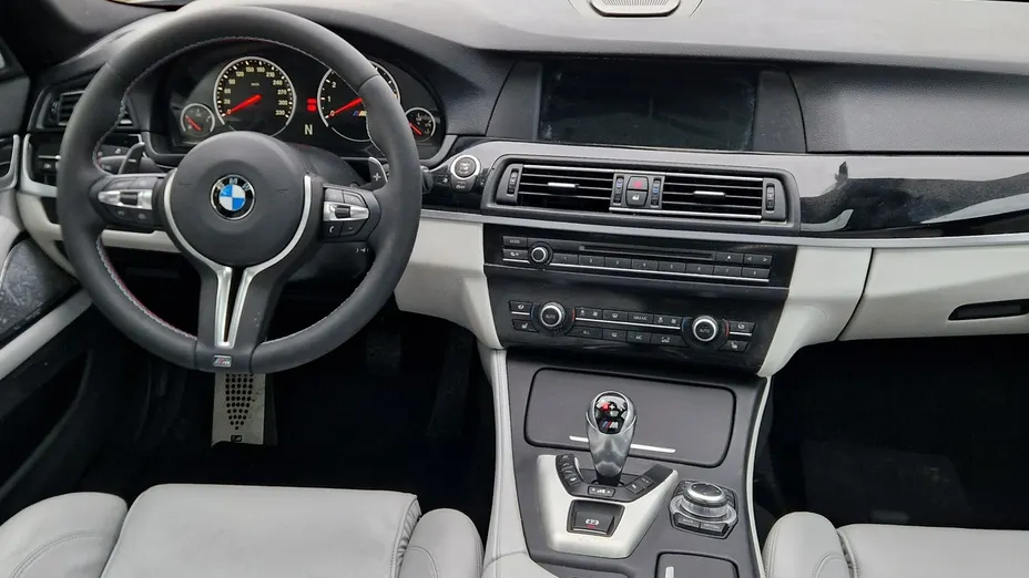 BMW M5 -