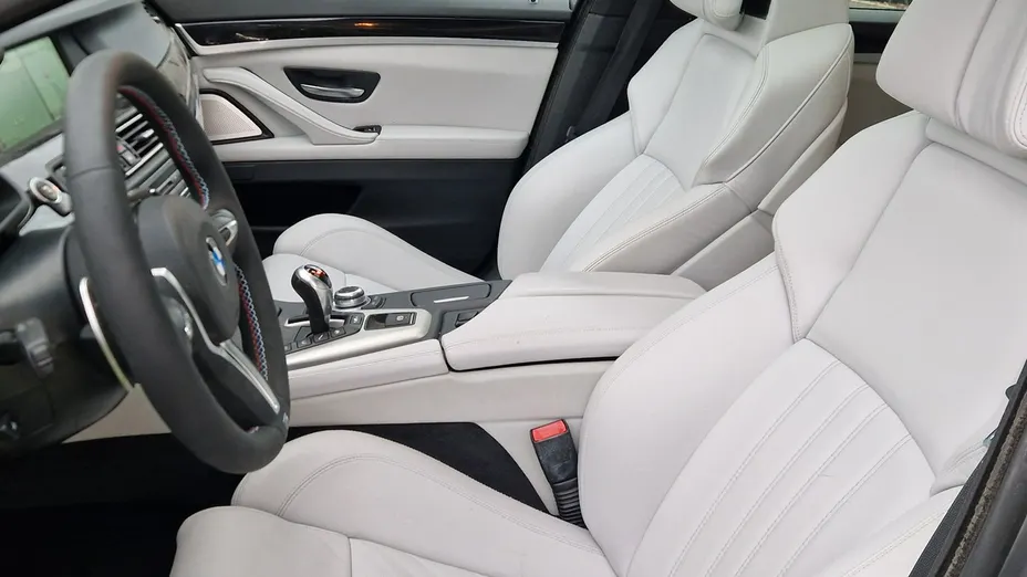 BMW M5 -