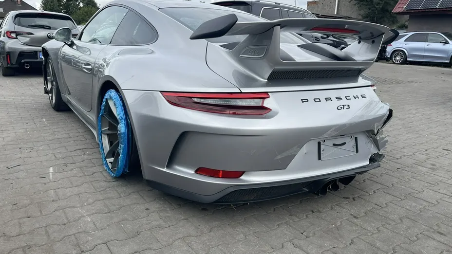 PORSCHE 911 -