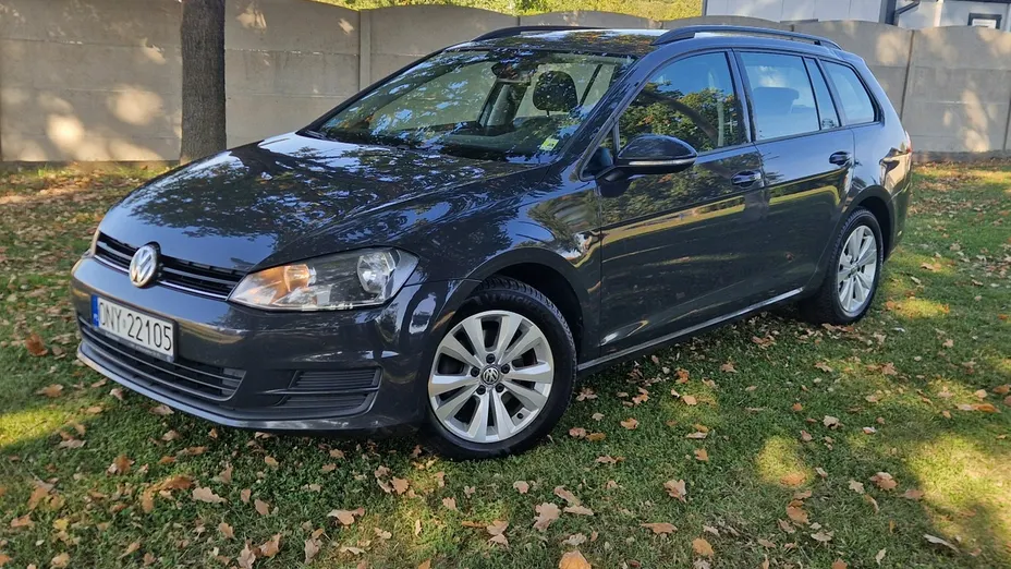 VOLKSWAGEN Golf -