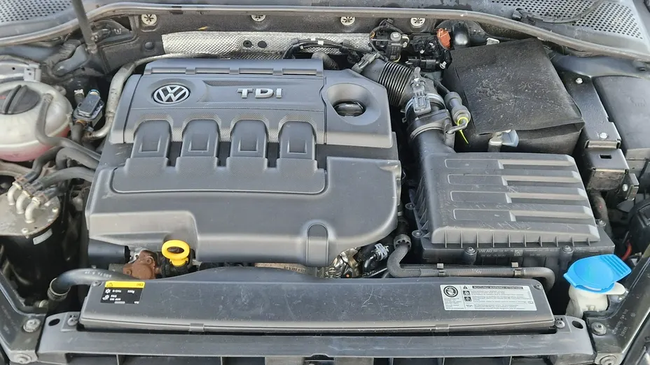 VOLKSWAGEN Golf -