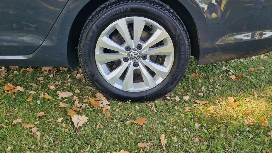 VOLKSWAGEN Golf -