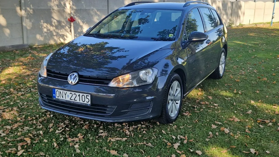 VOLKSWAGEN Golf -