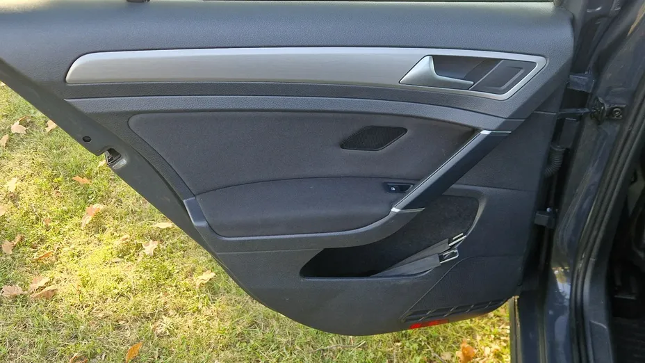 VOLKSWAGEN Golf -