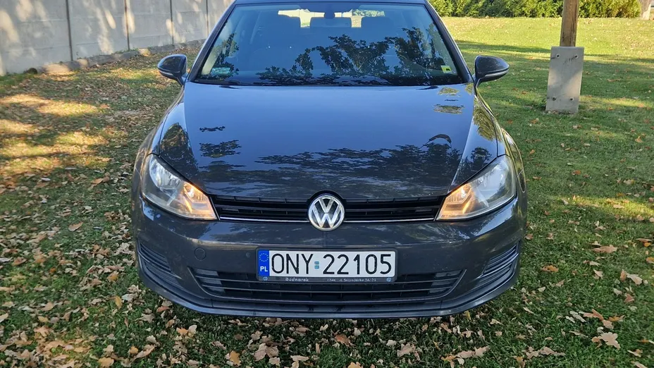 VOLKSWAGEN Golf -
