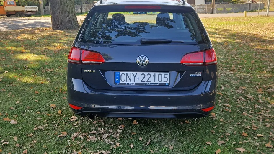 VOLKSWAGEN Golf -