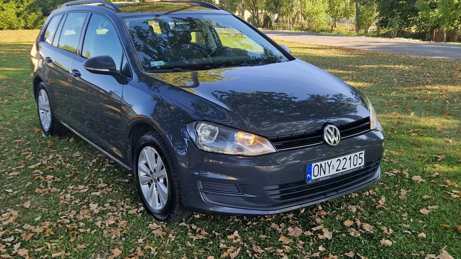 VOLKSWAGEN Golf -