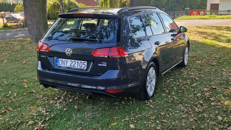 VOLKSWAGEN Golf -