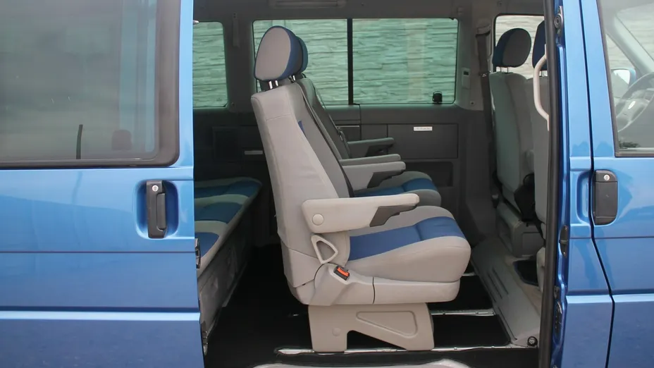 VOLKSWAGEN Multivan -