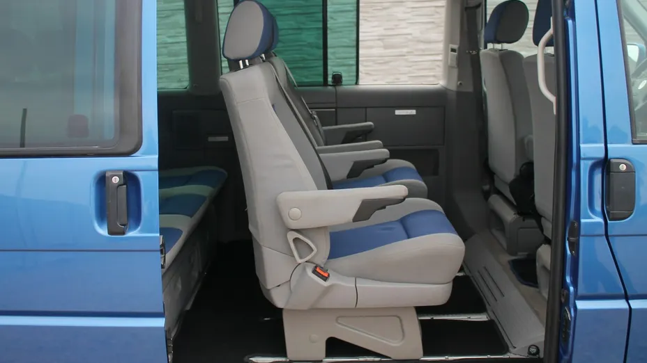 VOLKSWAGEN Multivan -