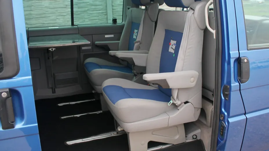 VOLKSWAGEN Multivan -