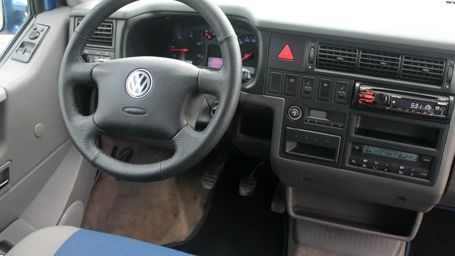 VOLKSWAGEN Multivan -