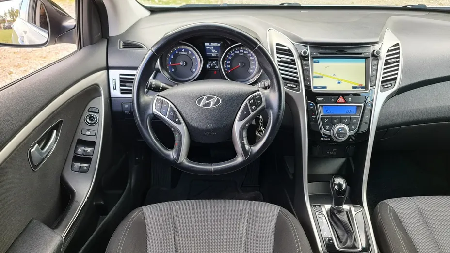 HYUNDAI i30 -