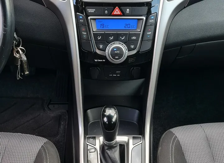 HYUNDAI i30 -