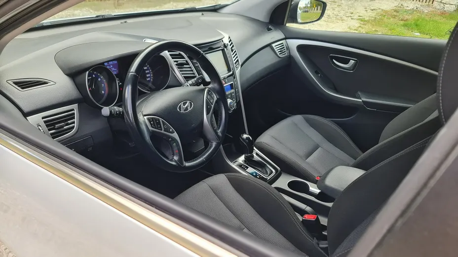 HYUNDAI i30 -