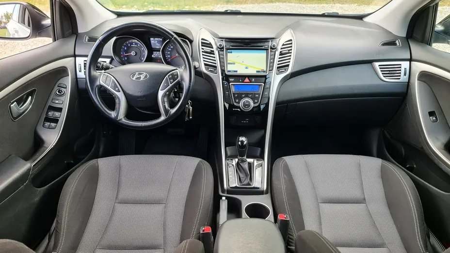 HYUNDAI i30 -