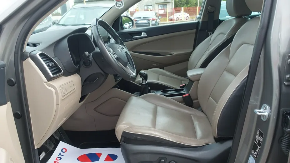 HYUNDAI Tucson -