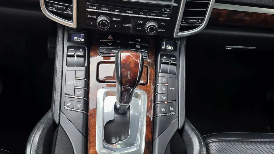 PORSCHE Cayenne -