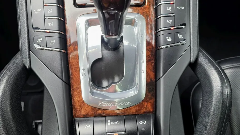 PORSCHE Cayenne -