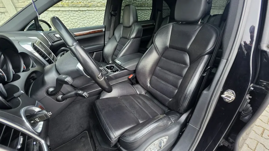 PORSCHE Cayenne -