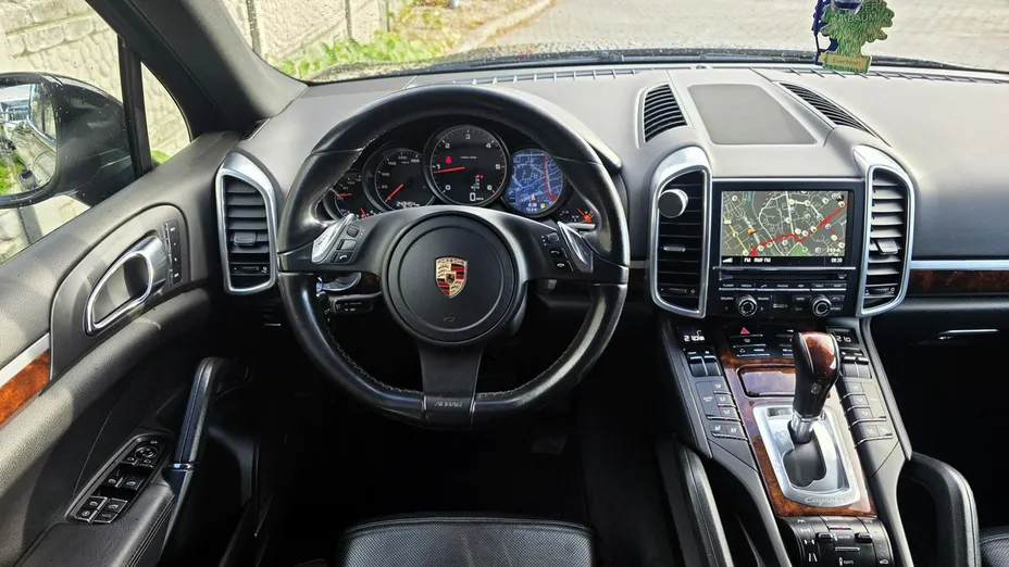PORSCHE Cayenne -