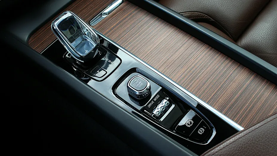 VOLVO XC60 -