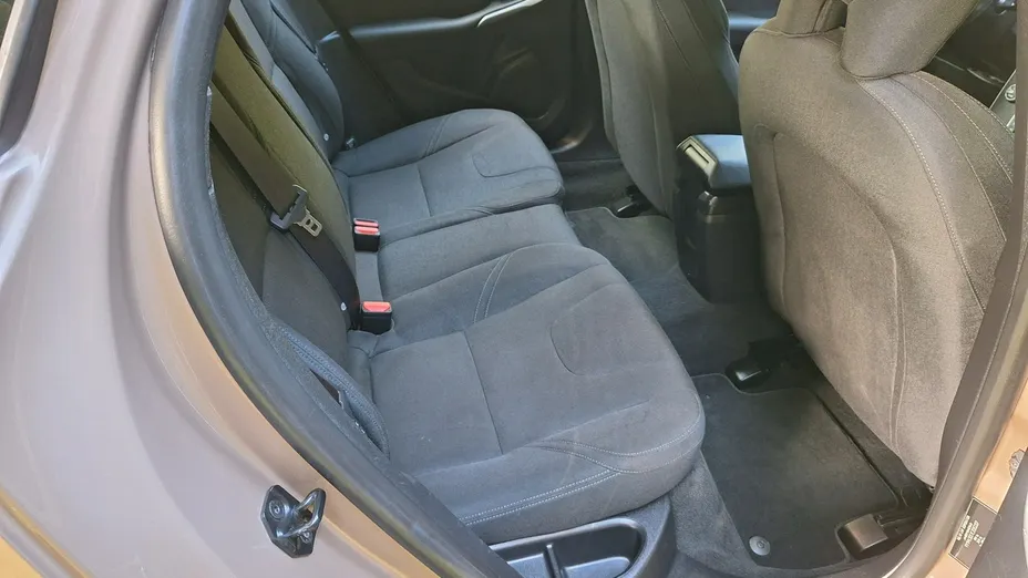 VOLVO V40 -