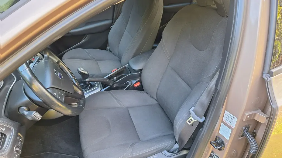 VOLVO V40 -
