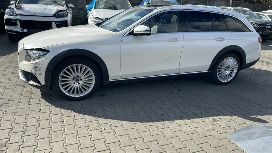 MERCEDES-BENZ E Klasa -