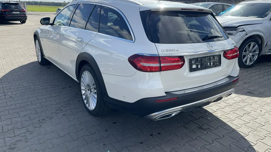 MERCEDES-BENZ E Klasa -