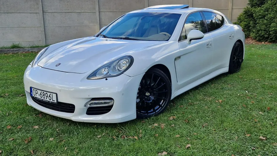 PORSCHE Panamera -