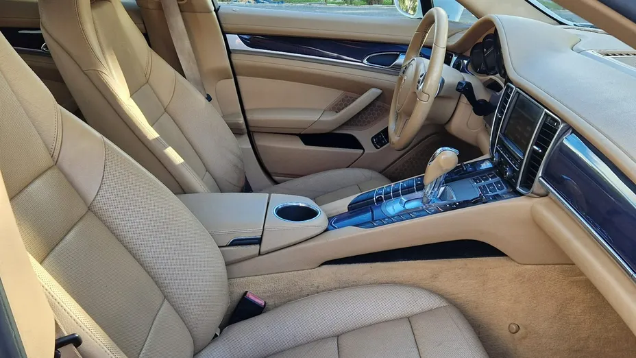 PORSCHE Panamera -