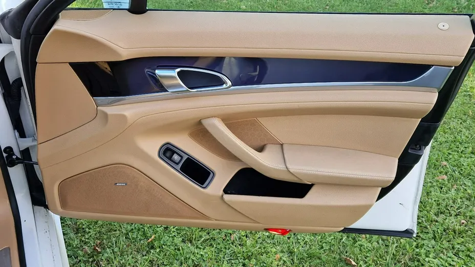 PORSCHE Panamera -