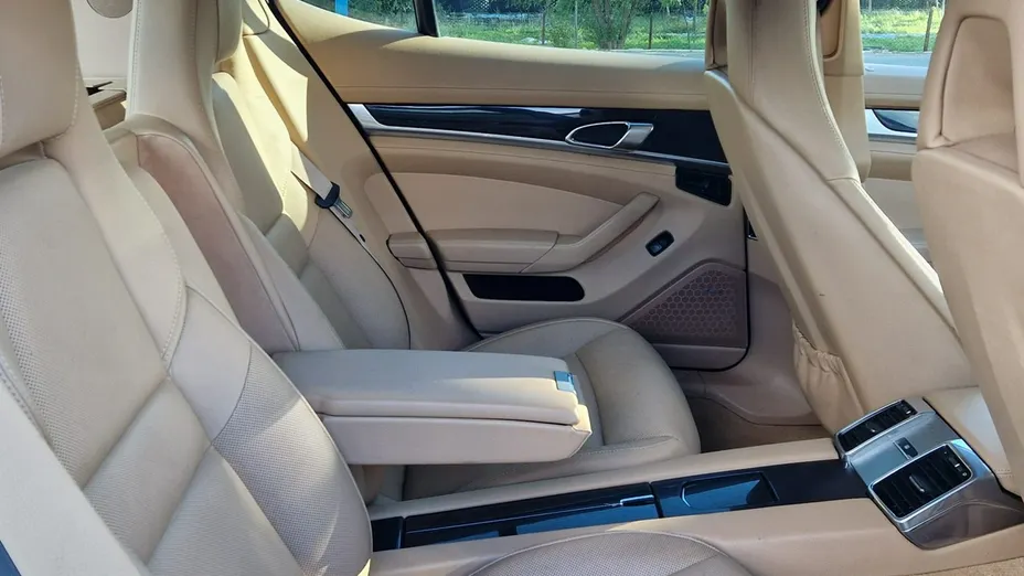 PORSCHE Panamera -
