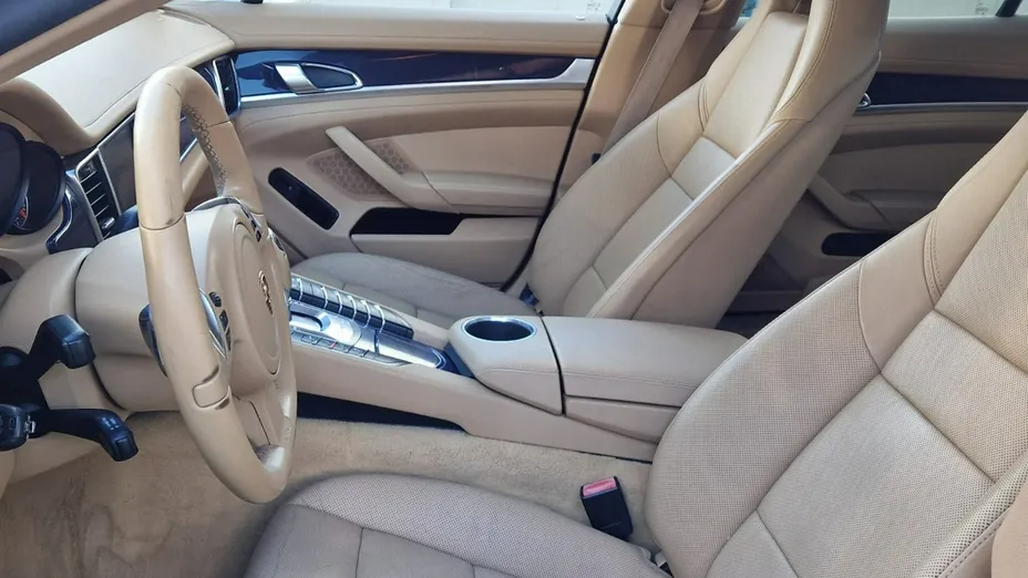 PORSCHE Panamera -