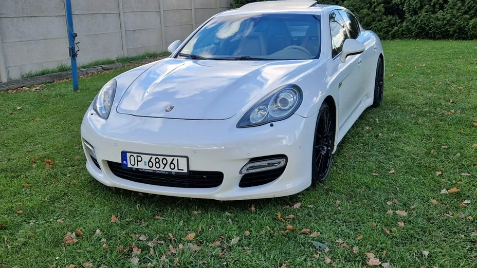 PORSCHE Panamera -