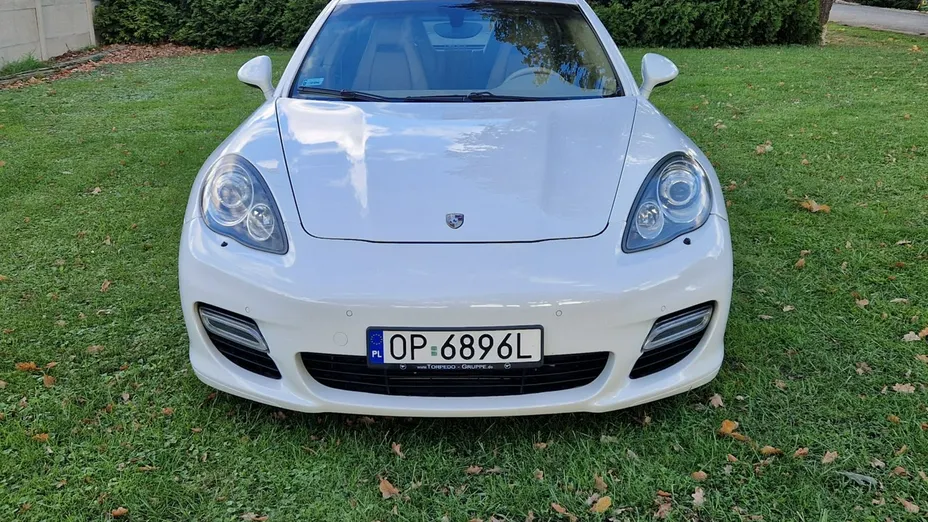PORSCHE Panamera -