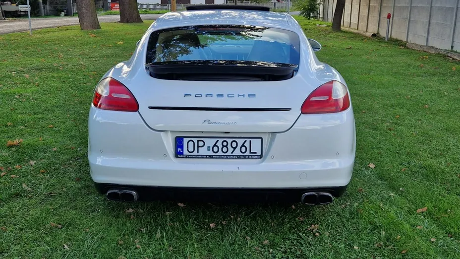 PORSCHE Panamera -