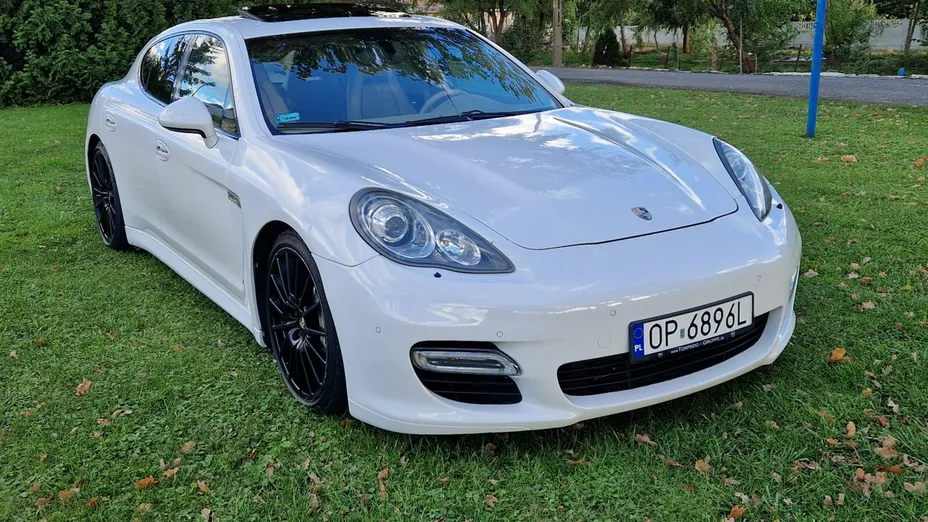 PORSCHE Panamera -