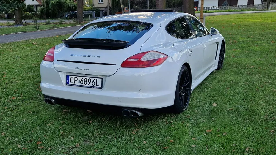 PORSCHE Panamera -