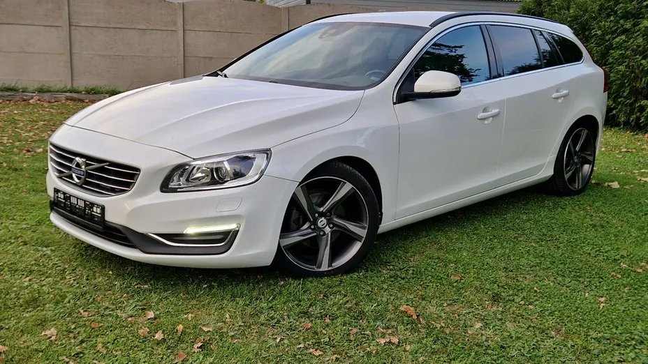 VOLVO V60 -