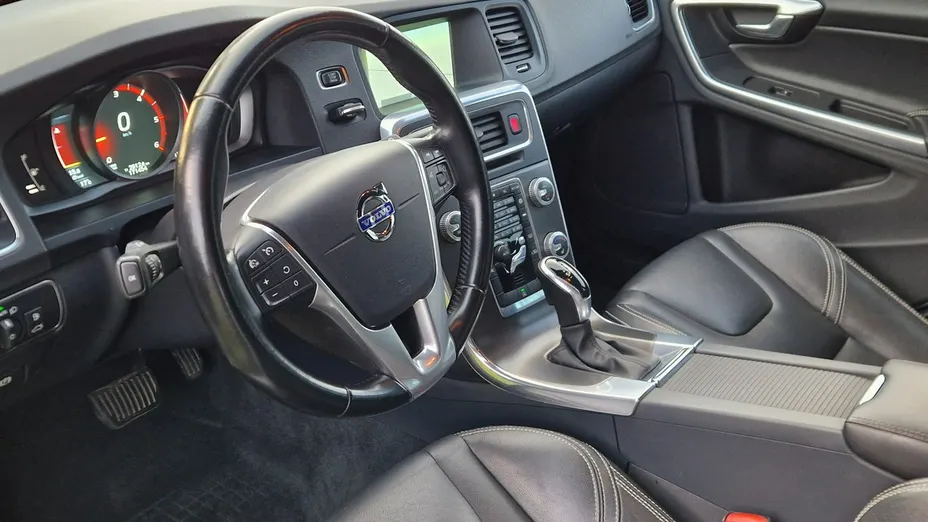 VOLVO V60 -