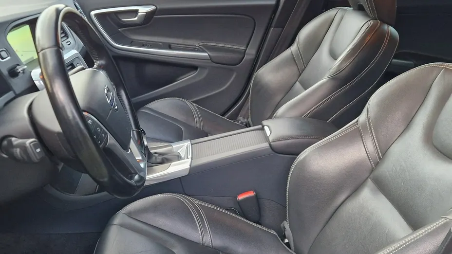 VOLVO V60 -